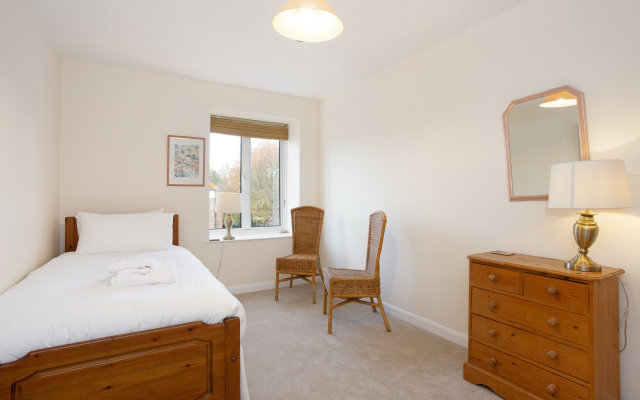 Ideal city centre base with all the iconic sightseeing within easy walking distance.