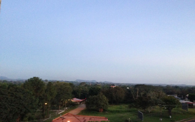 Aranjuez Hotel & Suites