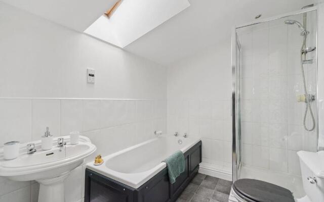 Large Duplex Penthouse in Central York - Parking