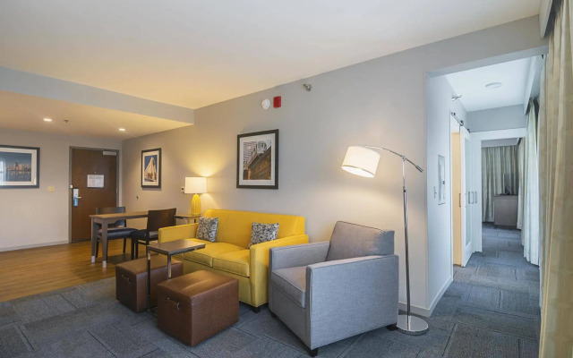 Hampton Inn Chicago North-Loyola Station