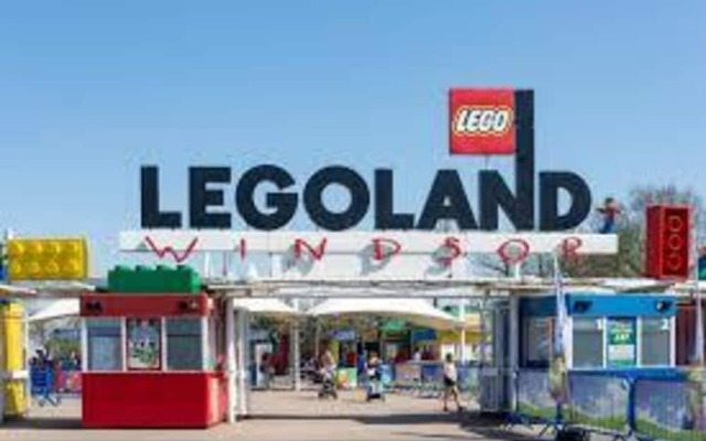 Lego Land / Windsor Castle Victorian Town House