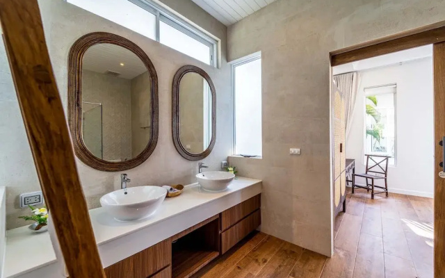Luxury 7 Bedroom Pool Villa - WL67