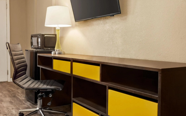 Travelodge by Wyndham Niagara Falls