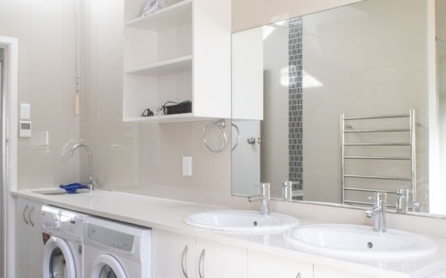 Arent Serviced House 14 Dignan St