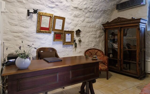 Lithos Stone Suites