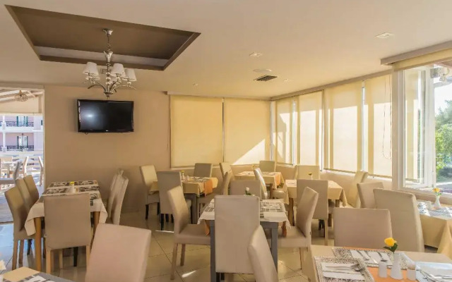 Planos Beach Hotel