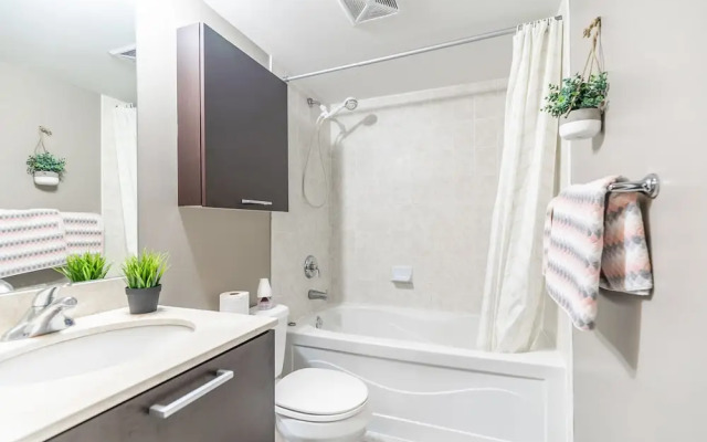 Stylish Suite in Downtown Toronto