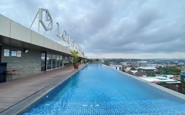 Good Homey Studio Apartment At Warhol (W/R) Residences