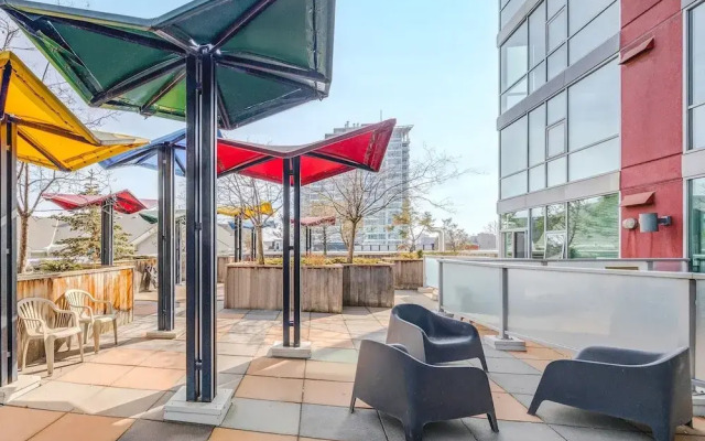 Luxury Condo Steps From Stampede Park