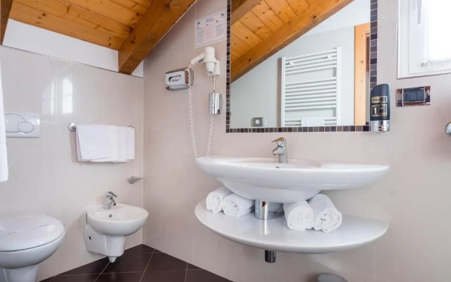 Albergo Dimaro Wellness & Family Hotel