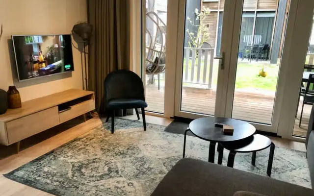 Beautiful Lodge for 5-person Near the Beach