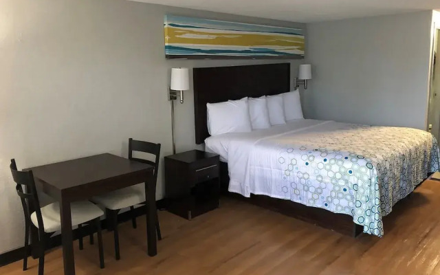 HomeTowne Studios By Red Roof Augusta