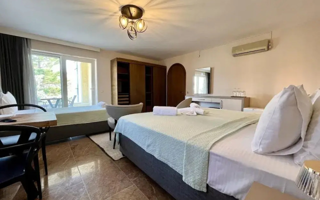 Farrys Boutique Hotel & Beach Club