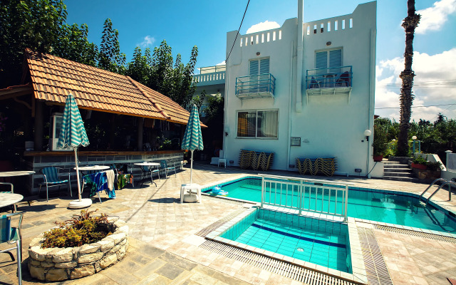 Julia Apartments