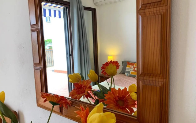 Casa con terraza y hermoso jardín comunal