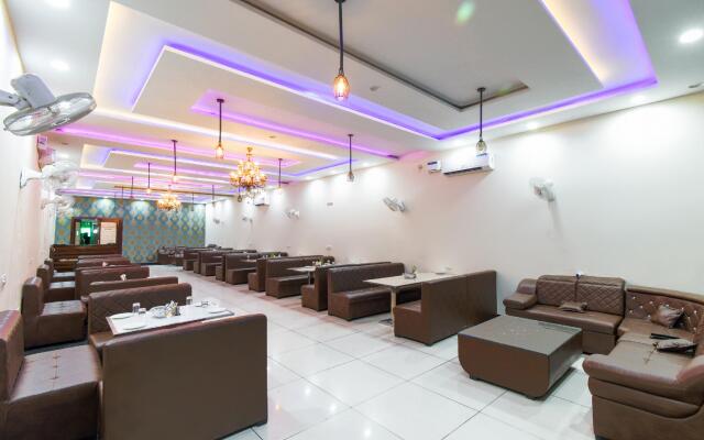 OYO 46921 Hotel Amigo