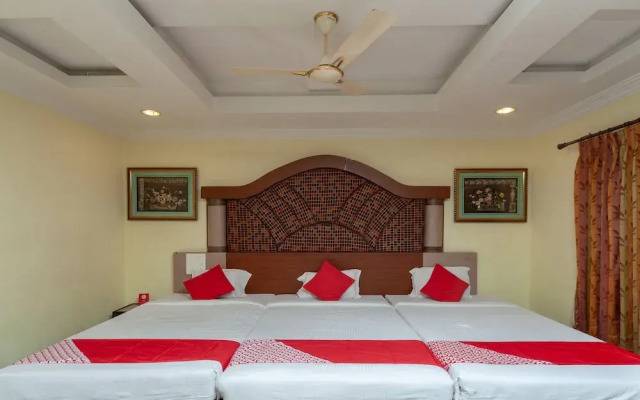 OYO 10807 Hotel Auro