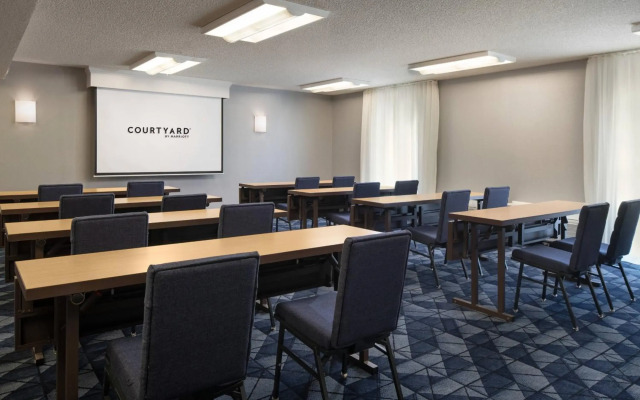 Courtyard by Marriott Fresno