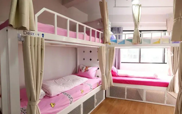 Seatz station Hostel Female only