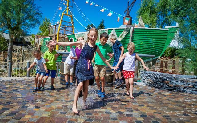 Europa-Park Freizeitpark & Erlebnis-Resort, Hotel Castillo Alcazar