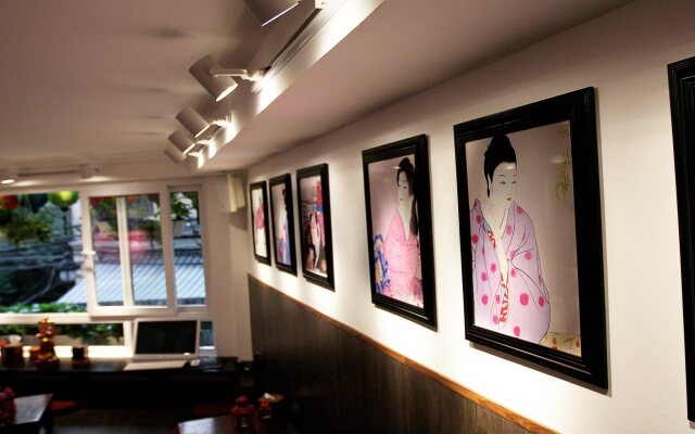 Tomodachi House