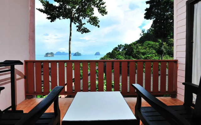 Koh Ngai Cliff Beach Resort