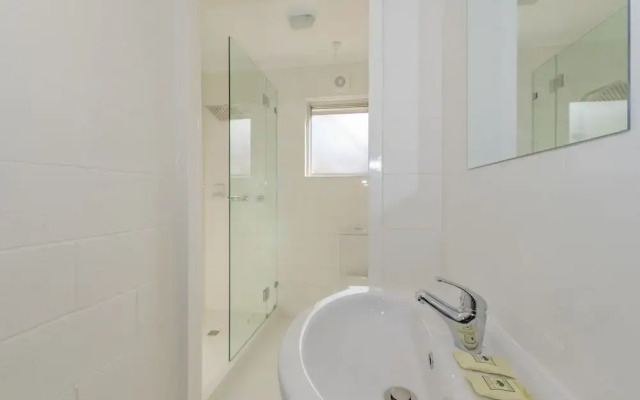 4 Bedroom House - Hobart CBD - Parking