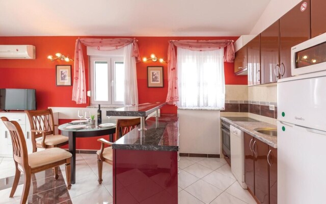Beautiful Apartment in Makarska With 1 Bedrooms and Wifi