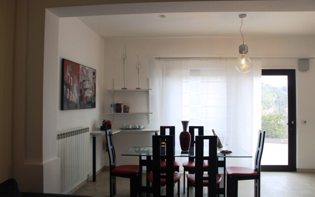 Private Apartment With Panoramic View of Taormina
