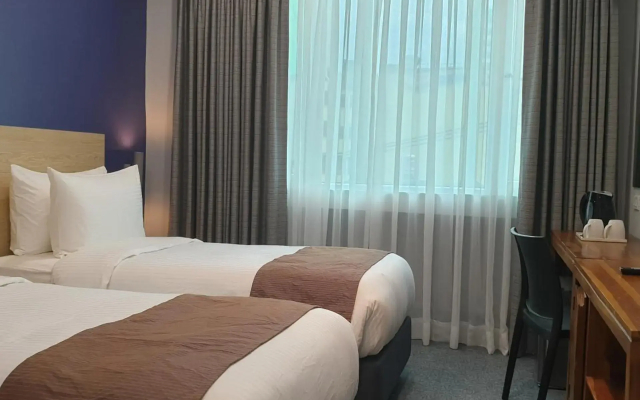 Leez Inn Makati
