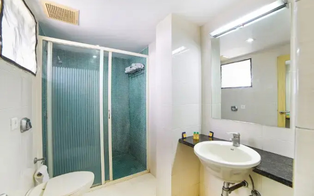 FabHotel Vinflora Banjara Hills