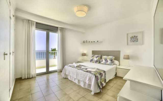 Apartment 4 Bedrooms With Wifi And Sea Views 105010