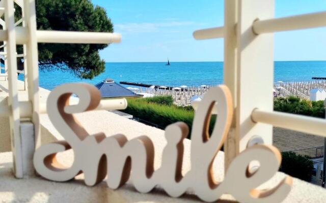 Sea view apartment with swimming pool