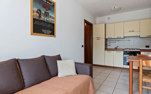 Vibrant Holiday Home in Lazise with Swimming Pool near 2 Lakes