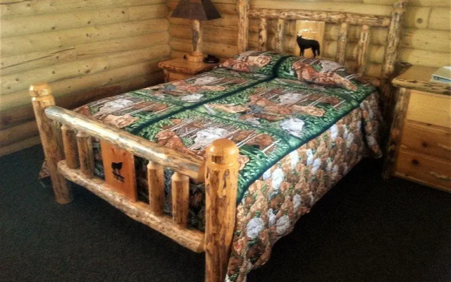 Wolf Den Log Cabin Motel and RV Park