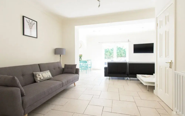 Platinum Apartment Mornington Crescent 9986