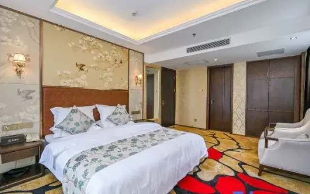 2+7 Creative Park Hotel
