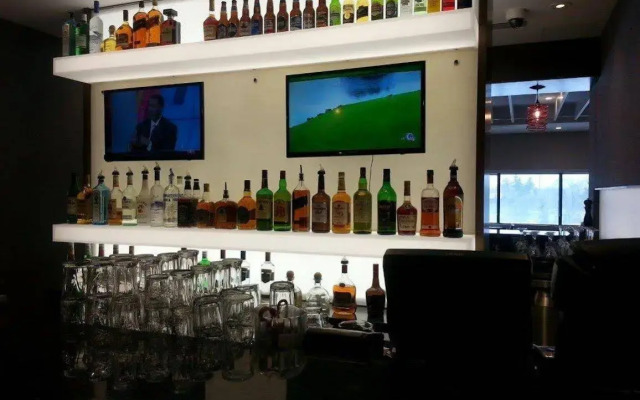 Holiday Inn Calgary-Airport by IHG