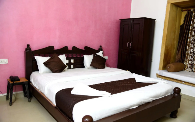 Hotel Marina Mahal