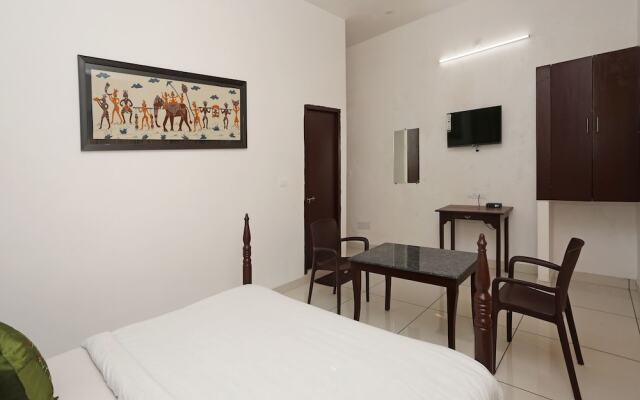 OYO 9723 Home Farm Stay Connaught Palace