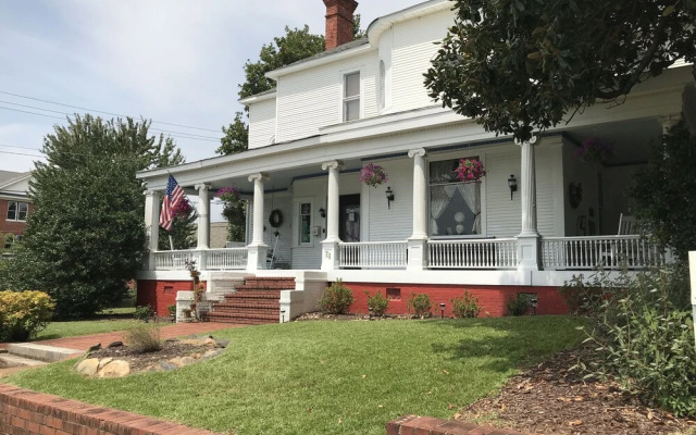The Simmons-Bond Inn