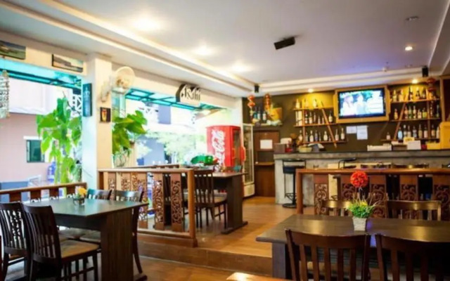 Triple Rund Place Hotel