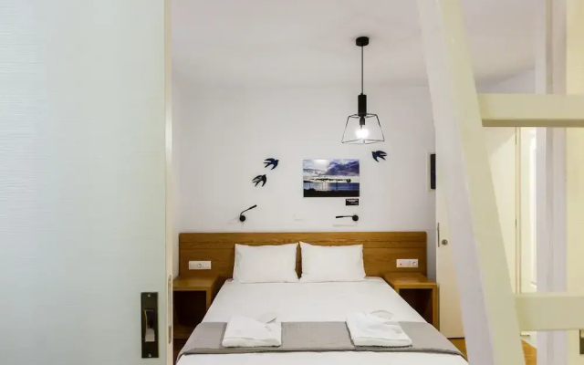 Ink Hotel Phos