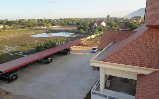Ladtana Phetarmonchai Hotel