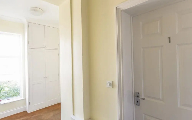 1 Lyndhurst