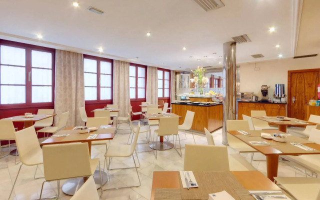 TRYP Ciudad de Alicante Hotel