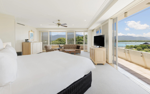 Pullman Reef Hotel Casino