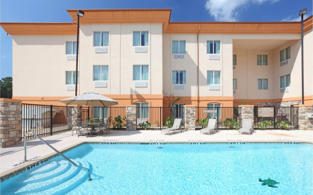 Holiday Inn Express & Suites Marshall by IHG