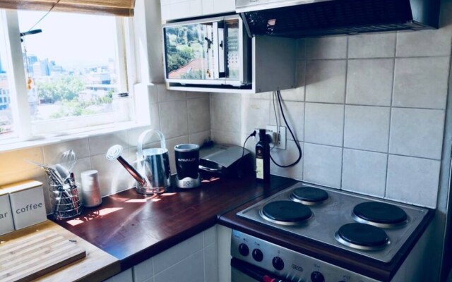 Peaceful 1 Bedroom Apartment in Tamboerskloof