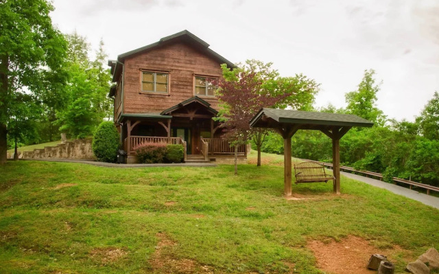 Sevierville Cabin w/ Hot Tub + Large Deck!